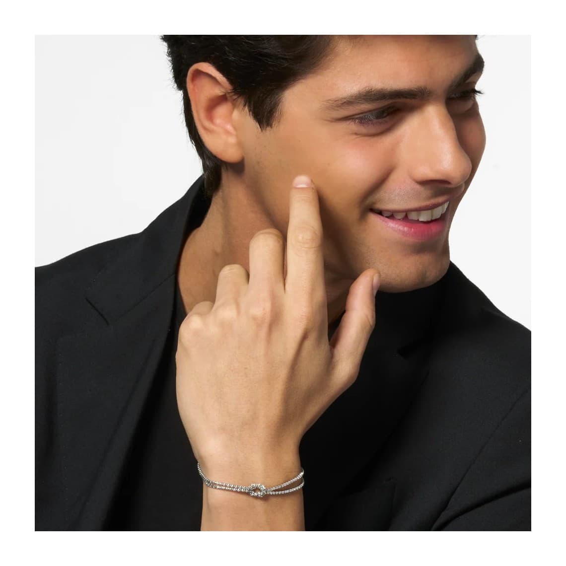 Bracciale in acciaio con nodo e zirconi bianchi BA1926