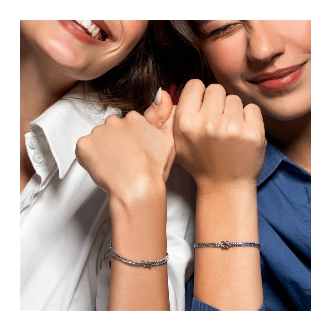 Bracciale in acciaio con nodo e zirconi Neri BK2933
