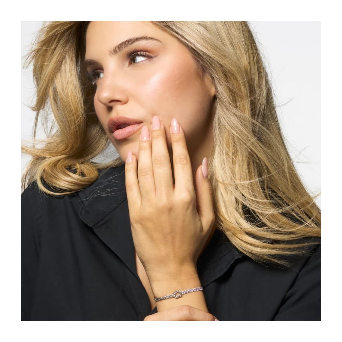 Bracciale in acciaio con nodo e Zirconi Rosa BK2910