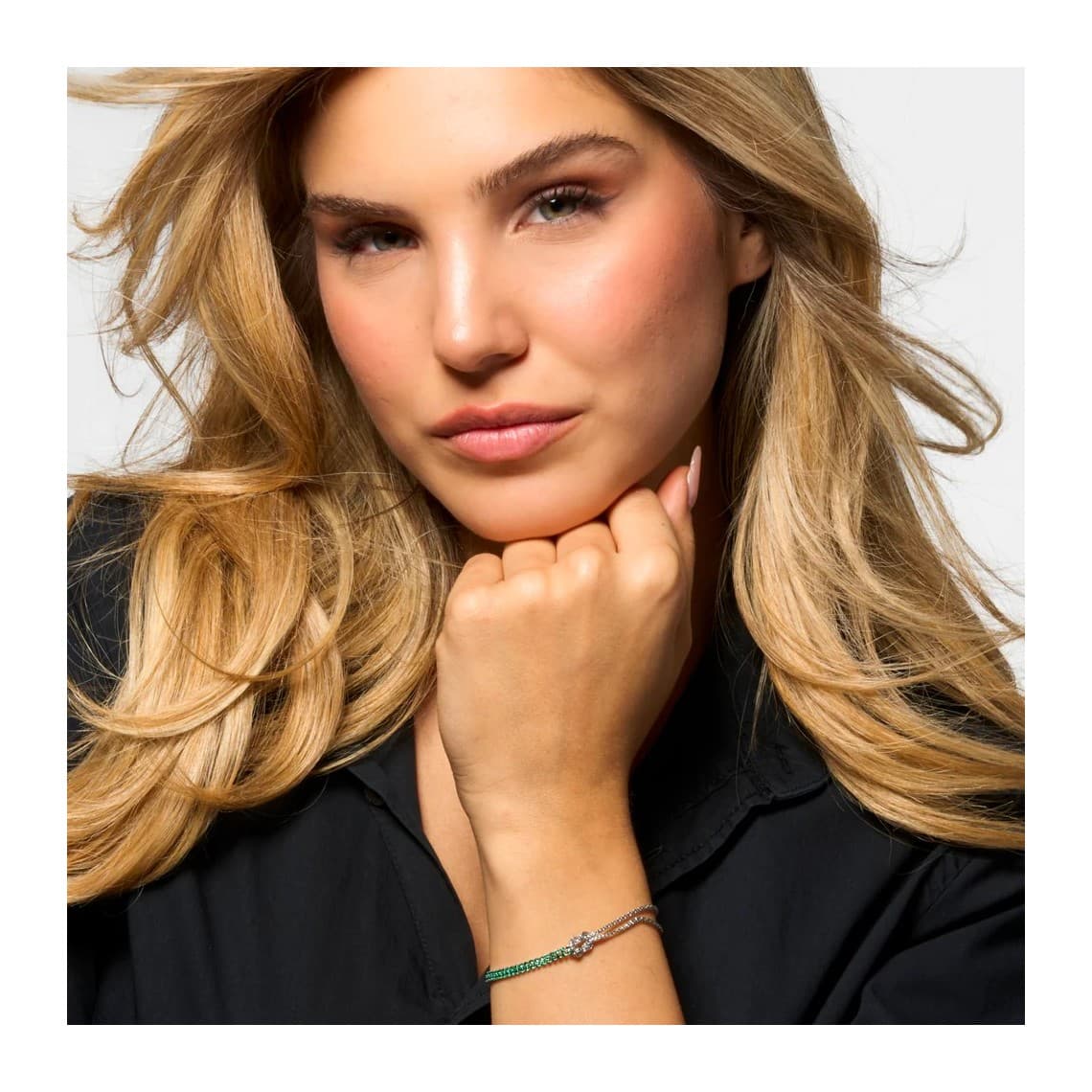 Bracciale in acciaio con nodo e Zirconi Verdi BK2913