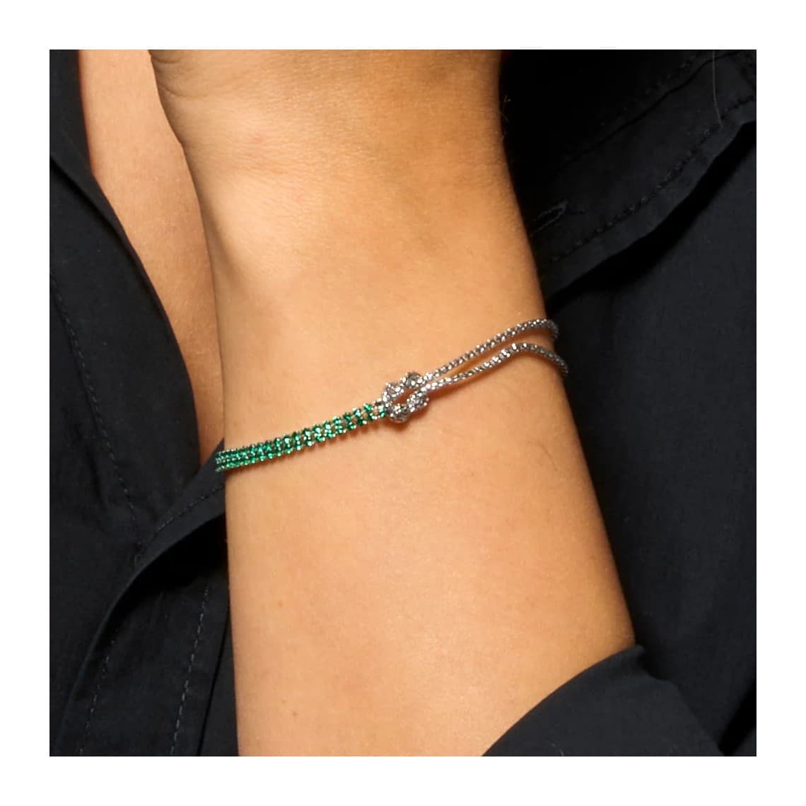 Bracciale in acciaio con nodo e Zirconi Verdi BK2913