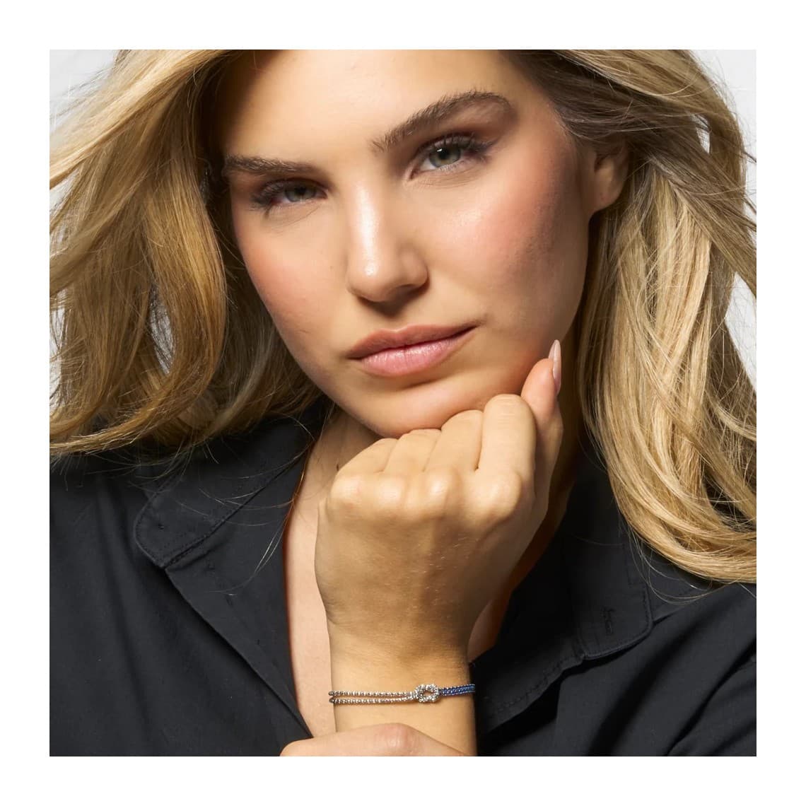 Bracciale in acciaio con nodo e Zirconi Blu BK2914