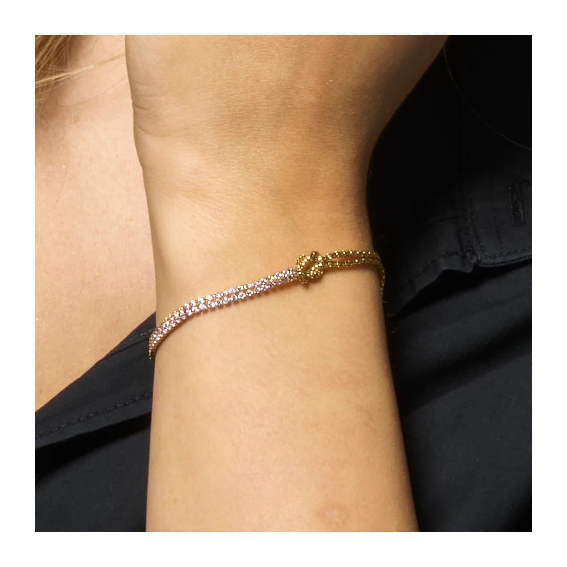 Bracciale in acciaio IP gold con nodo e zirconi Rosa BK2911