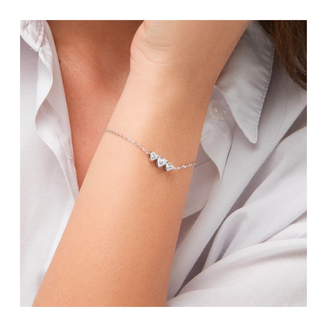 Bracciale in acciaio Con Cuori e Zirconi Bianchi BK2947