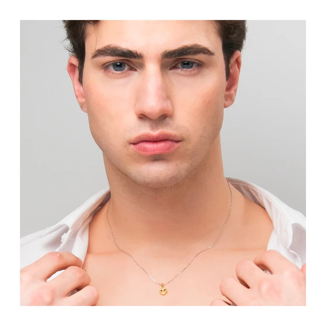 Collana uomo in acciaio colore oro con ancora e zircone nero CA544