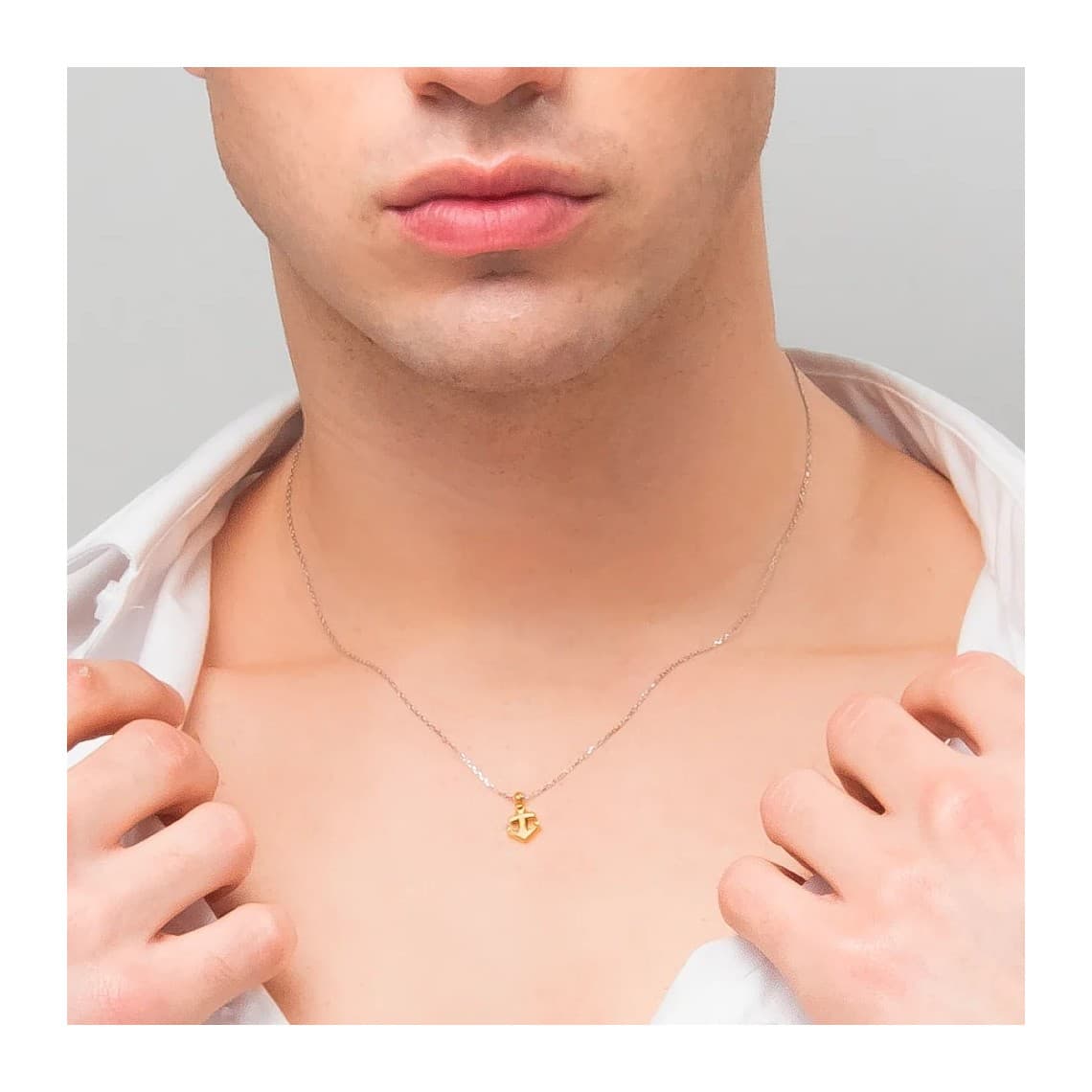 Collana uomo in acciaio colore oro con ancora e zircone nero CA544