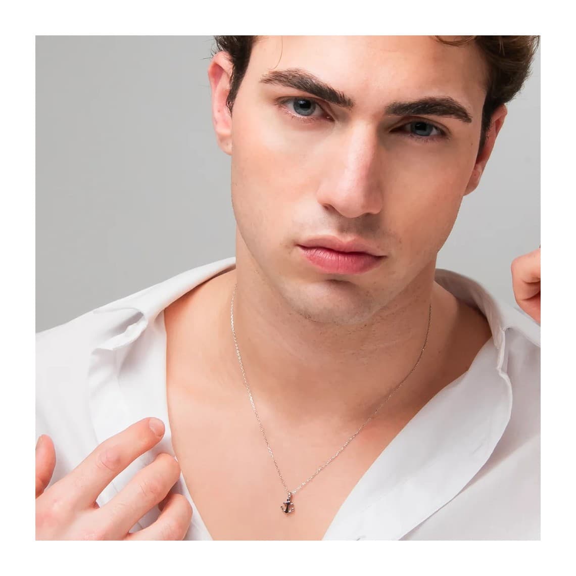 Collana uomo in acciaio con ancora e zircone nero CA543