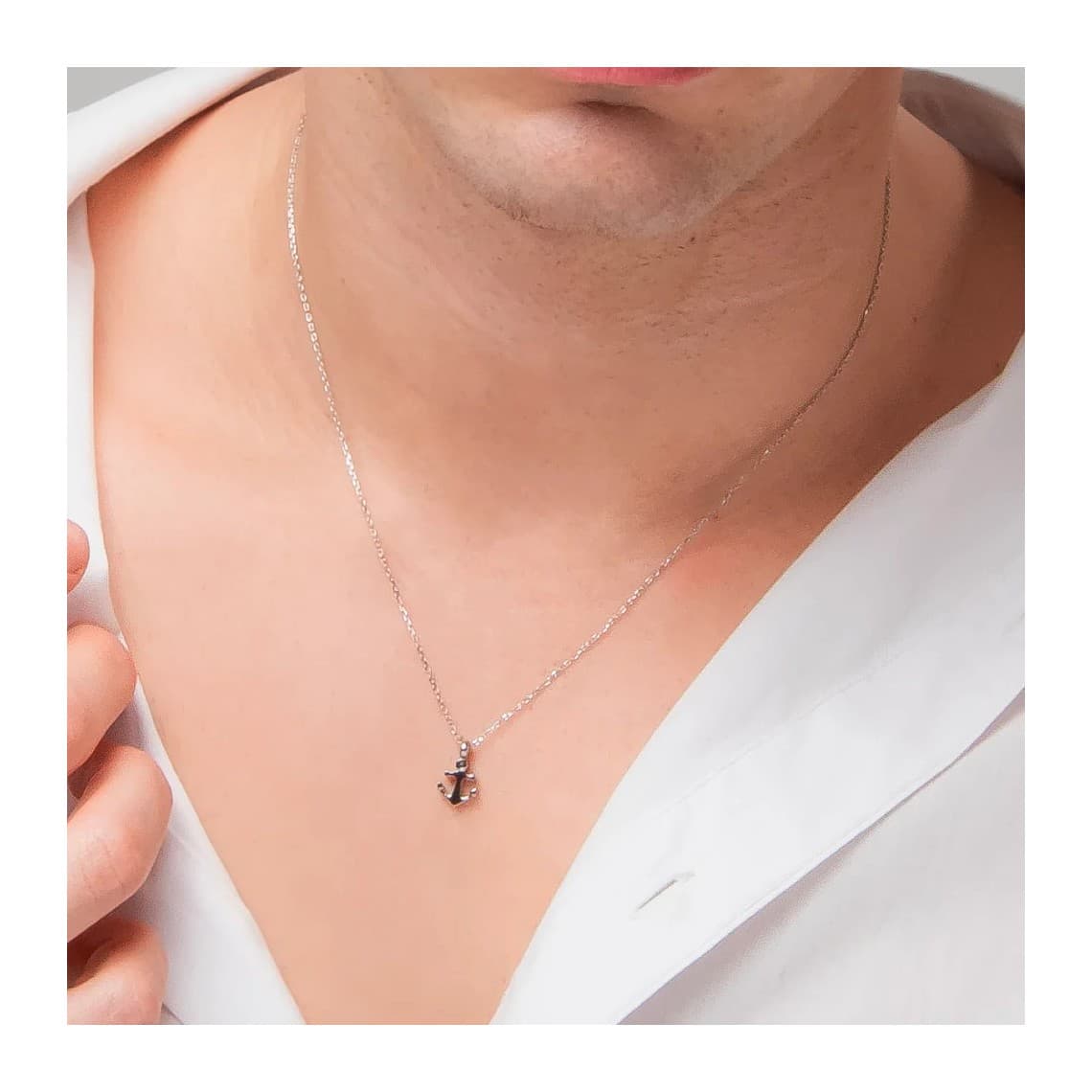 Collana uomo in acciaio con ancora e zircone nero CA543