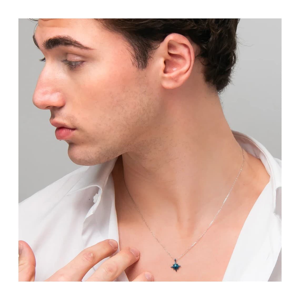 Collana uomo in acciaio con rosa dei venti IP blu CA542
