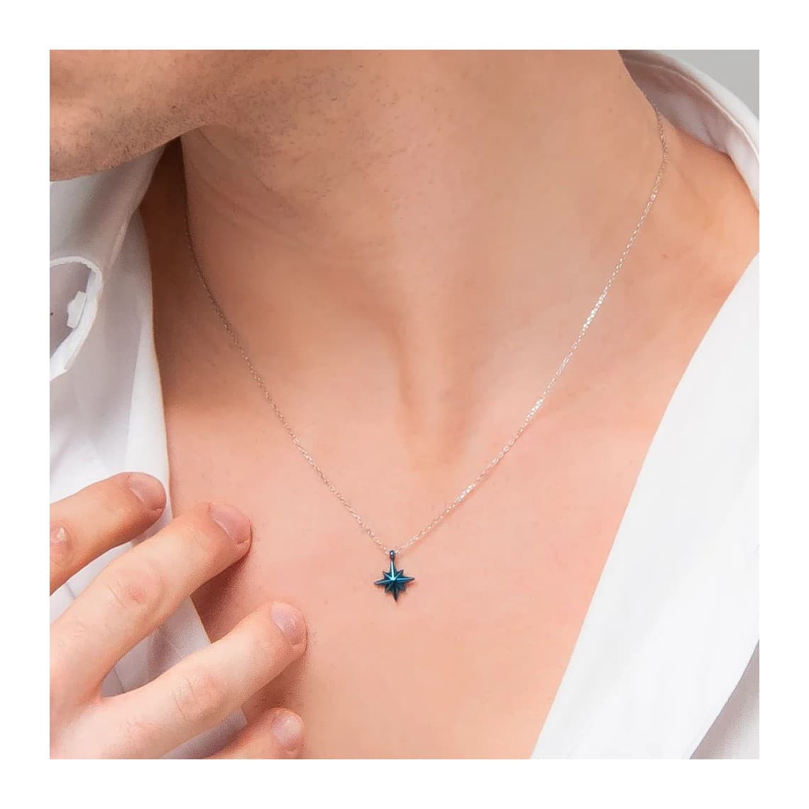 Collana uomo in acciaio con rosa dei venti IP blu CA542